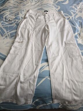 Reitmans 33 White Wide-Leg Cargo Pants